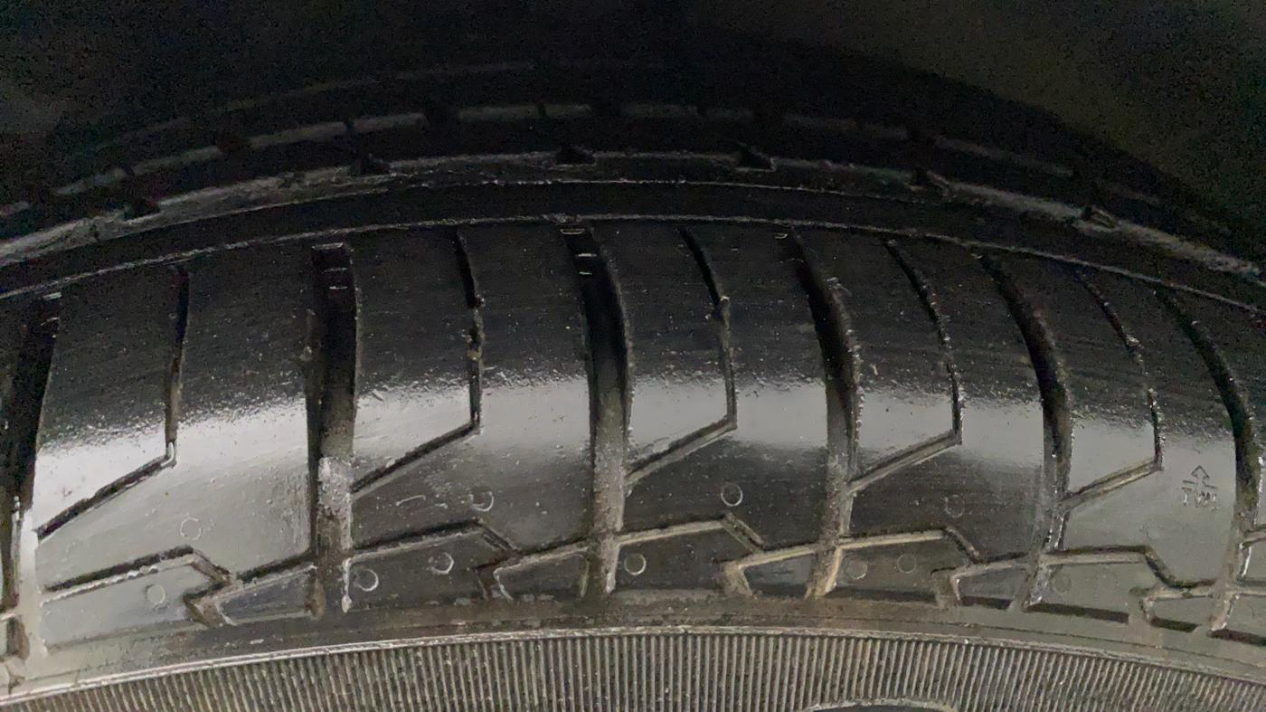 2017 Hyundai New Elantra 2.0 SX(O) AT PETROL, Petrol, Automatic, 26,013 km, Left Rear Tyre Tread