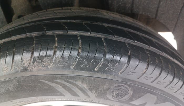 2022 Mahindra XUV300 W8 (O) 1.2 PETROL AMT, Petrol, Automatic, 12,444 km, Left Rear Tyre Tread
