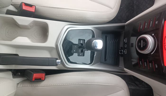 2022 Mahindra XUV300 W8 (O) 1.2 PETROL AMT, Petrol, Automatic, 12,444 km, Gear Lever