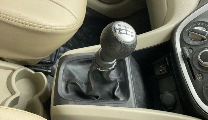 2019 Maruti Celerio ZXI (O), Petrol, Manual, 74,700 km, Gear lever - Boot cover slightly torn