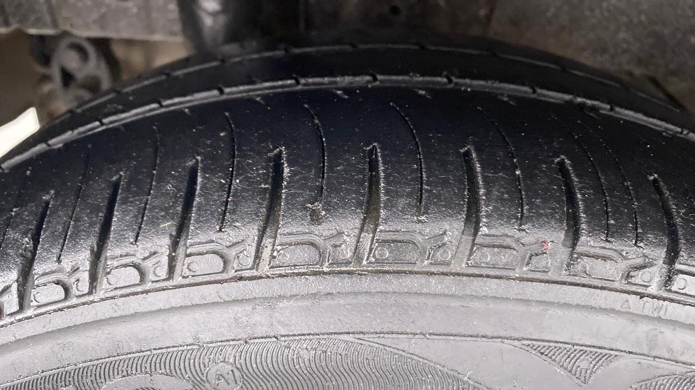 2017 Mahindra Kuv100 K4 D 6 STR, Diesel, Manual, 36,449 km, Right Rear Tyre Tread