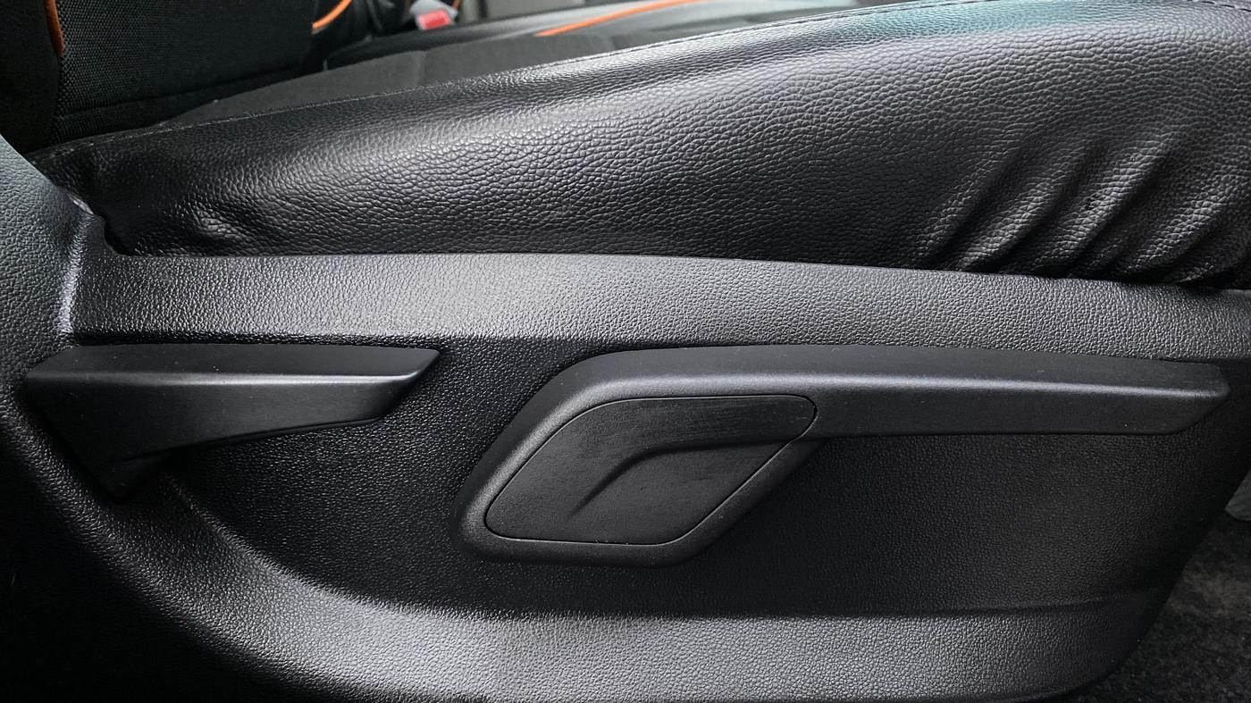 2017 Mahindra Kuv100 K4 D 6 STR, Diesel, Manual, 36,449 km, Driver Side Adjustment Panel