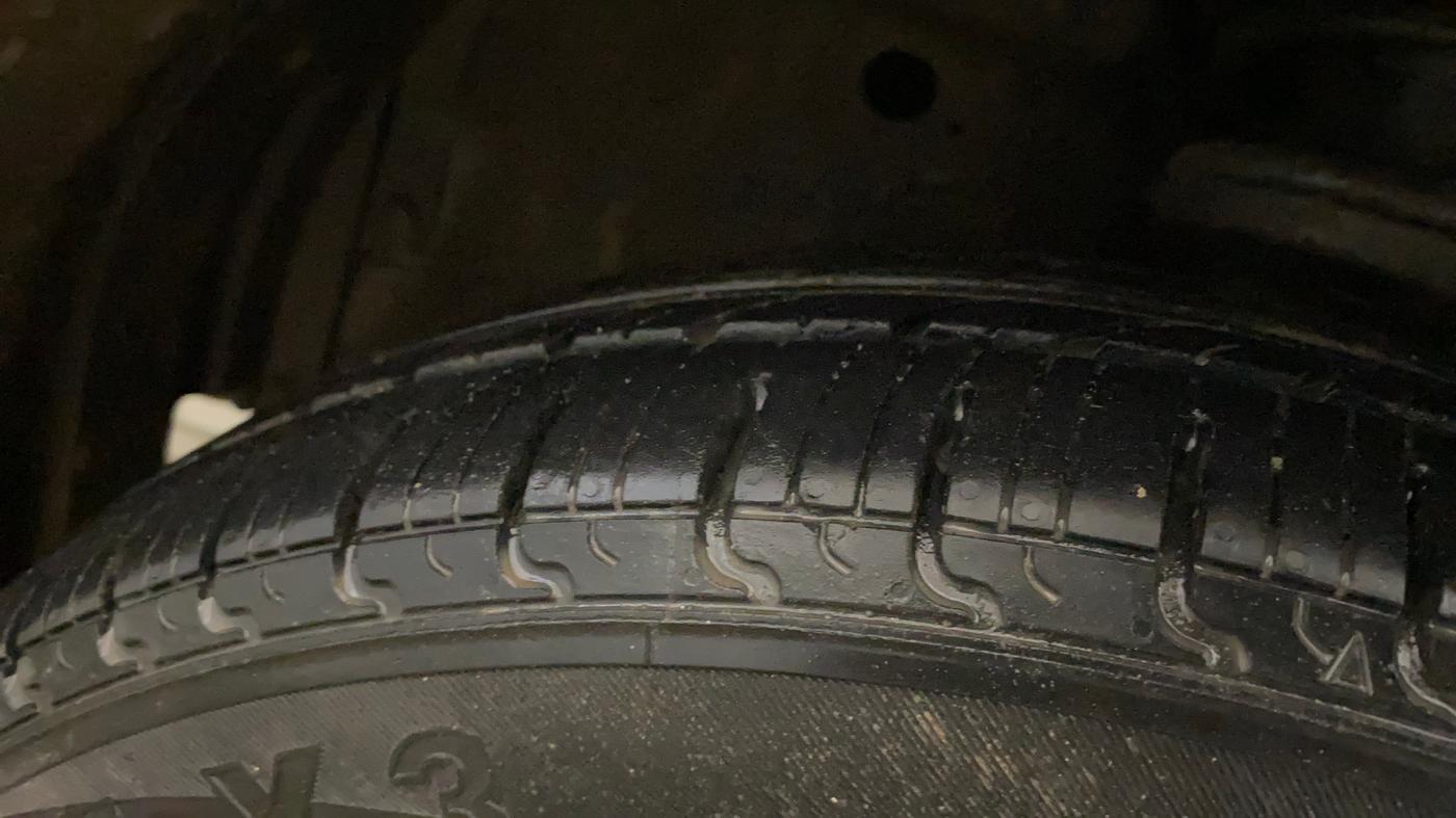 2016 Maruti Wagon R 1.0 VXI AMT, Petrol, Automatic, 64,934 km, Left Front Tyre Tread