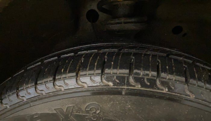 2016 Maruti Wagon R 1.0 VXI AMT, Petrol, Automatic, 64,867 km, Right Front Tyre Tread