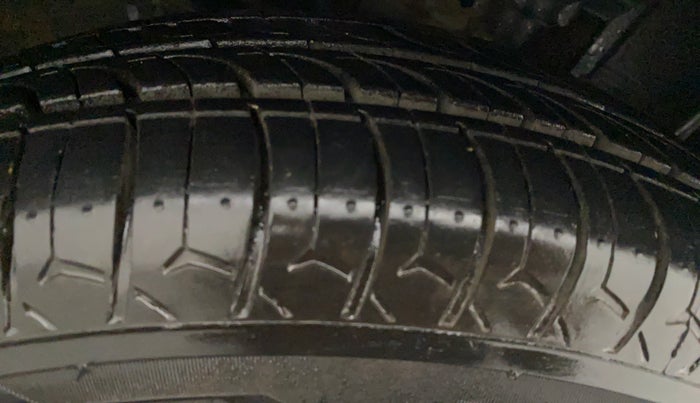 2018 Datsun Redi Go S 1.0 AMT, CNG, Automatic, 73,287 km, Right Rear Tyre Tread