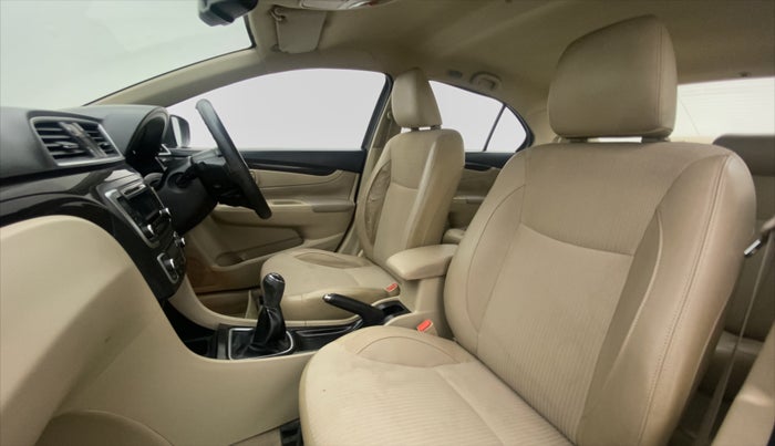 2014 Maruti Ciaz ZXI, Petrol, Manual, 80,695 km, Right Side Front Door Cabin