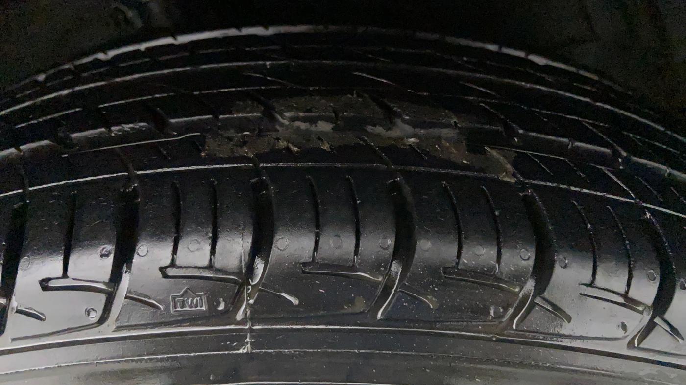 2014 Maruti Ciaz ZXI, Petrol, Manual, 80,695 km, Right Rear Tyre Tread