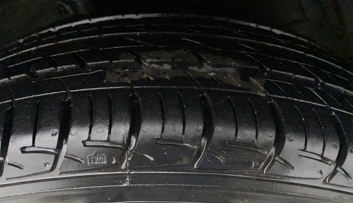 2014 Maruti Ciaz ZXI, Petrol, Manual, 80,695 km, Right Rear Tyre Tread