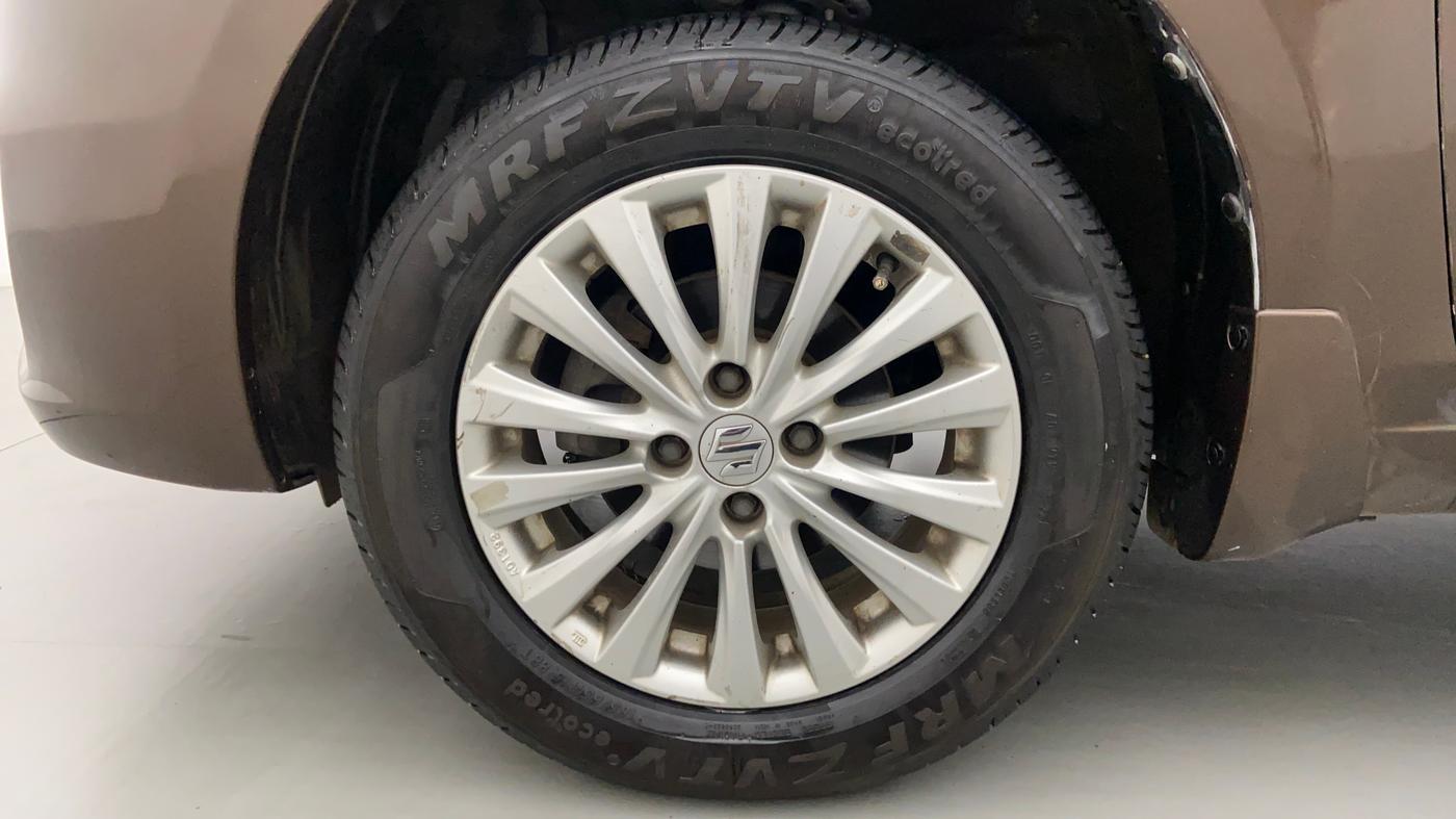 2014 Maruti Ciaz ZXI, Petrol, Manual, 80,695 km, Left Front Wheel
