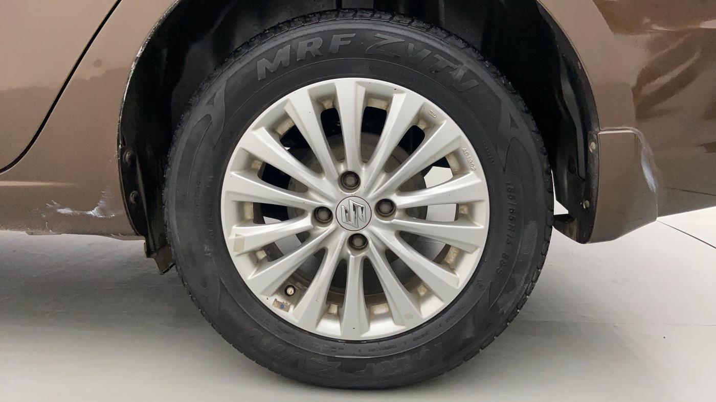 2014 Maruti Ciaz ZXI, Petrol, Manual, 80,695 km, Left Rear Wheel