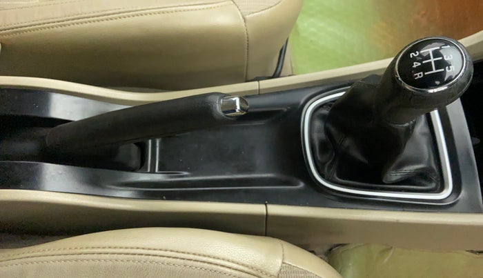 2014 Maruti Ciaz ZXI, Petrol, Manual, 80,695 km, Gear Lever