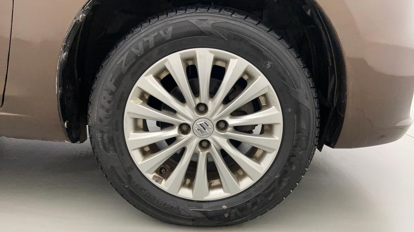 2014 Maruti Ciaz ZXI, Petrol, Manual, 80,695 km, Right Front Wheel