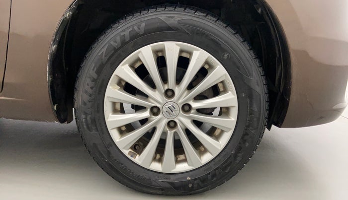 2014 Maruti Ciaz ZXI, Petrol, Manual, 80,695 km, Right Front Wheel