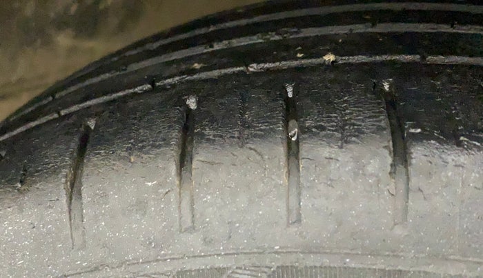 2020 Maruti Baleno ALPHA PETROL 1.2, Petrol, Manual, 66,098 km, Right Front Tyre Tread