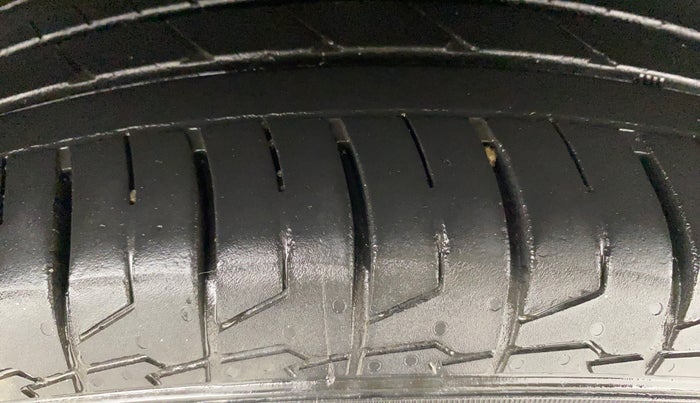 2016 Hyundai Creta SX PLUS AT 1.6 PETROL, Petrol, Automatic, 1,10,653 km, Left Rear Tyre Tread