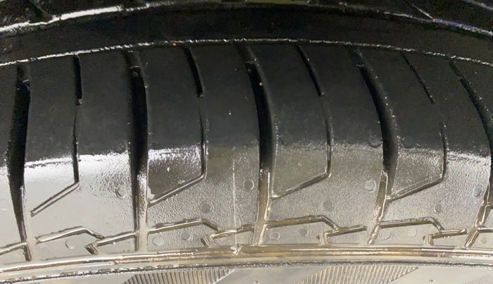 2016 Hyundai Creta SX PLUS AT 1.6 PETROL, Petrol, Automatic, 1,10,653 km, Right Front Tyre Tread