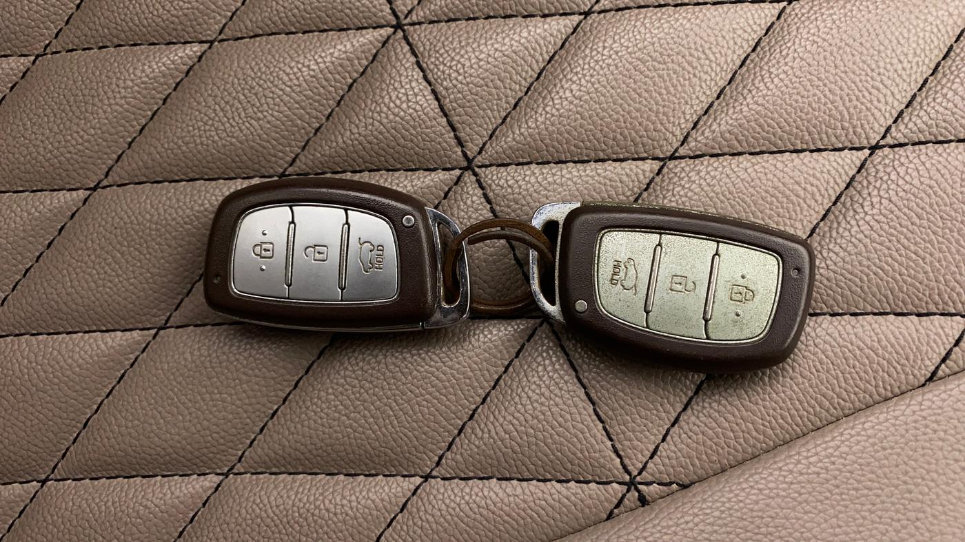 2016 Hyundai Creta SX PLUS AT 1.6 PETROL, Petrol, Automatic, 1,10,724 km, Key Close Up