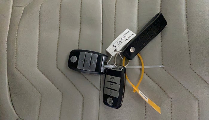 2022 KIA SONET HTX 1.0 IMT, Petrol, Manual, 38,724 km, Key Close Up