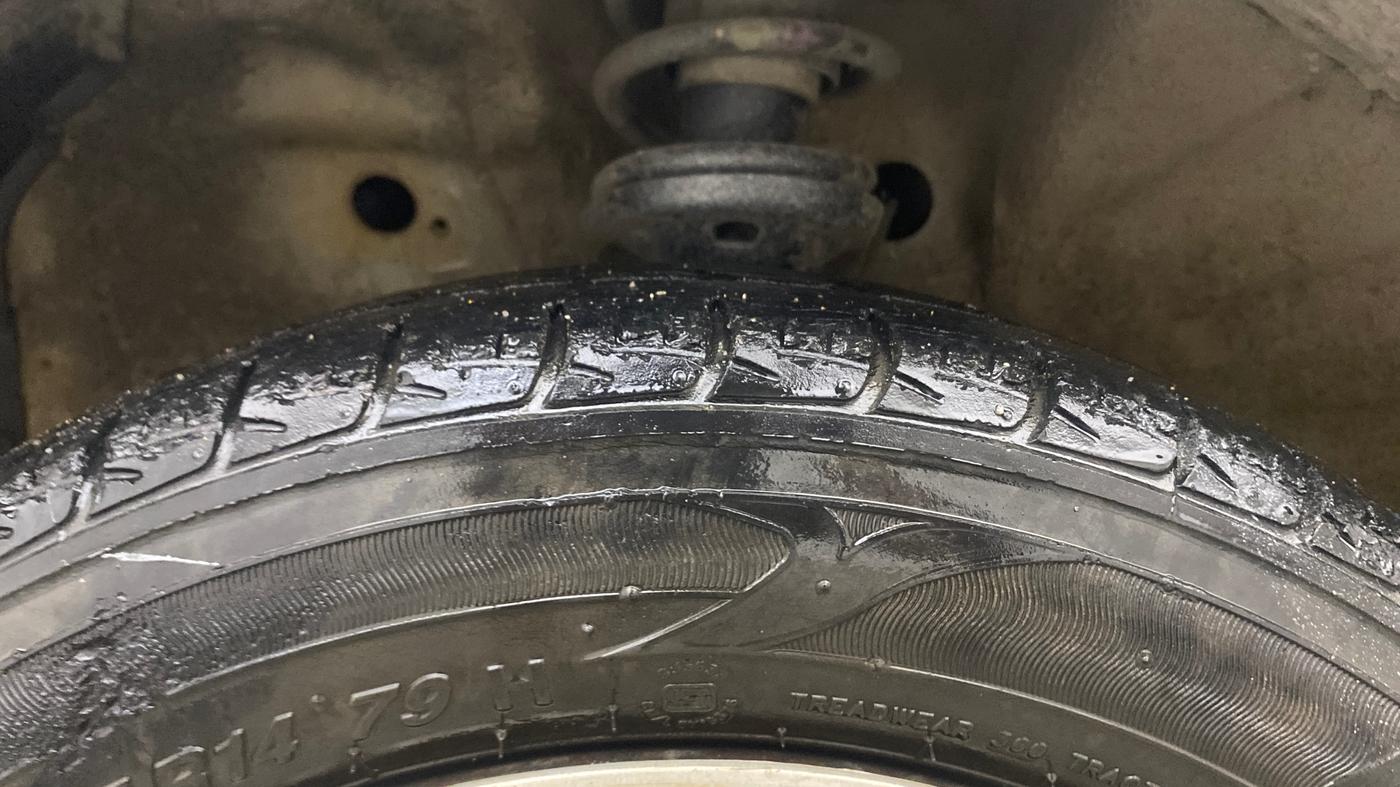 2015 Maruti Wagon R 1.0 VXI, Petrol, Manual, 79,909 km, Left Front Tyre Tread