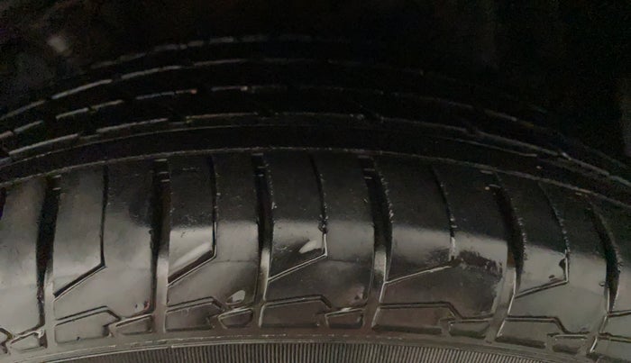 2019 Maruti S Cross ZETA 1.3, Diesel, Manual, 50,117 km, Left Front Tyre Tread