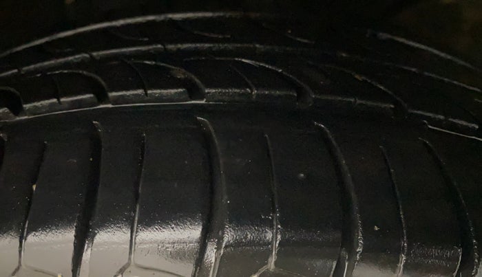 2021 Maruti Ertiga VXI AT SHVS, Petrol, Automatic, 91,770 km, Right Front Tyre Tread