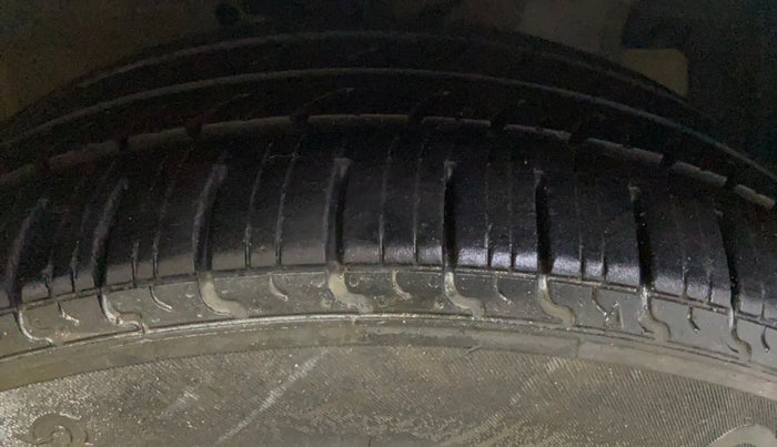 2013 Maruti Ertiga ZDI, Diesel, Manual, 75,488 km, Right Front Tyre Tread