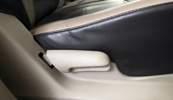 2017 Maruti Celerio ZXI, Petrol, Manual, 1,12,929 km, Driver Side Adjustment Panel