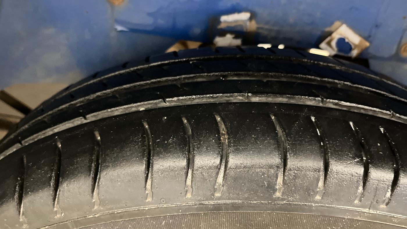 2021 Maruti Eeco 5 STR AC CNG, CNG, Manual, 90,993 km, Left Rear Tyre Tread