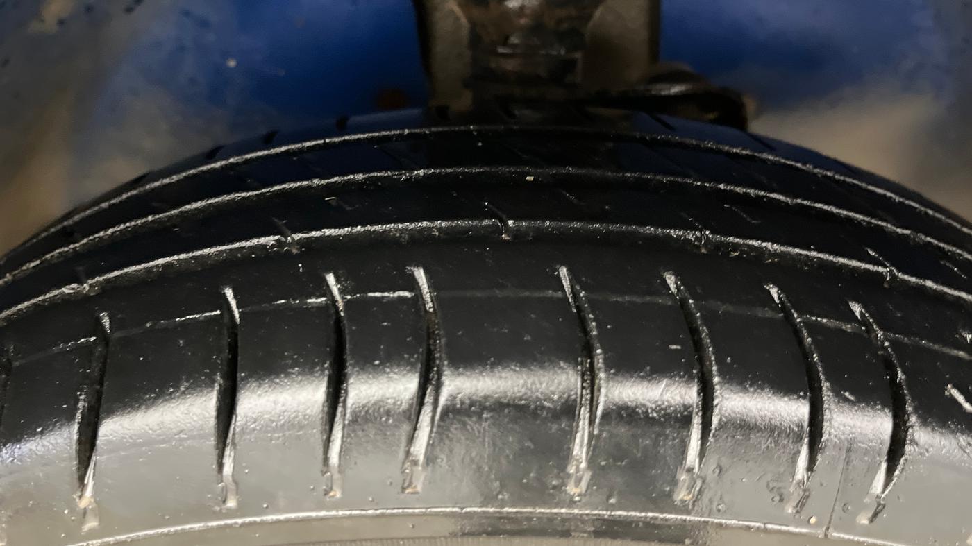 2021 Maruti Eeco 5 STR AC CNG, CNG, Manual, 90,993 km, Right Front Tyre Tread