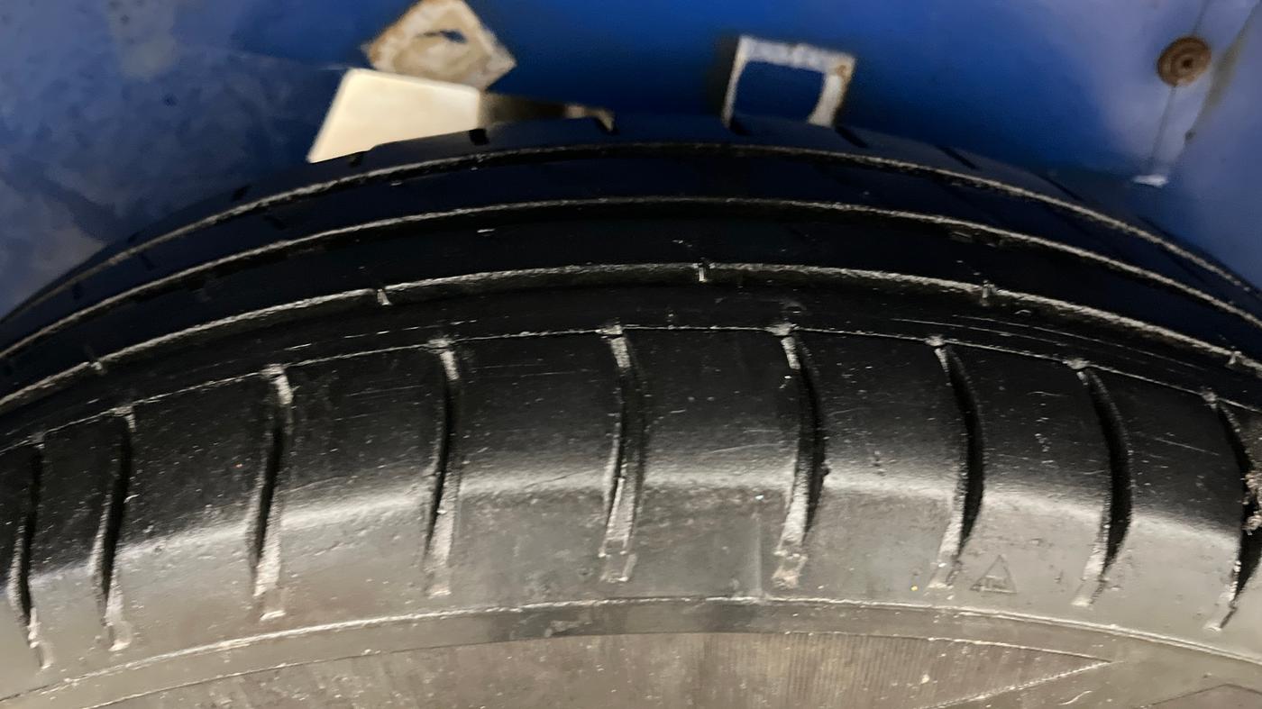 2021 Maruti Eeco 5 STR AC CNG, CNG, Manual, 90,993 km, Right Rear Tyre Tread