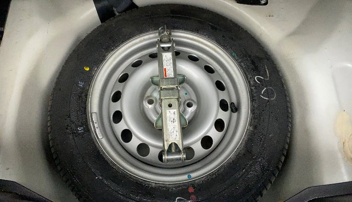 2017 Maruti Swift LXI (O), Petrol, Manual, 6,795 km, Dicky (Boot door) - Tool missing