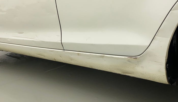 2017 Maruti Swift LXI (O), Petrol, Manual, 6,795 km, Left running board - Minor scratches