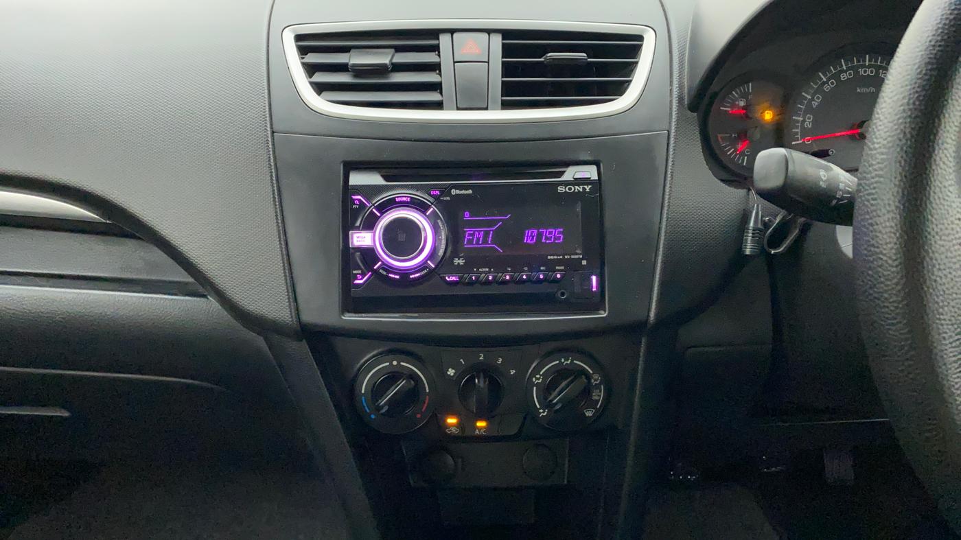 2017 Maruti Swift LXI (O), Petrol, Manual, 6,795 km, Air Conditioner