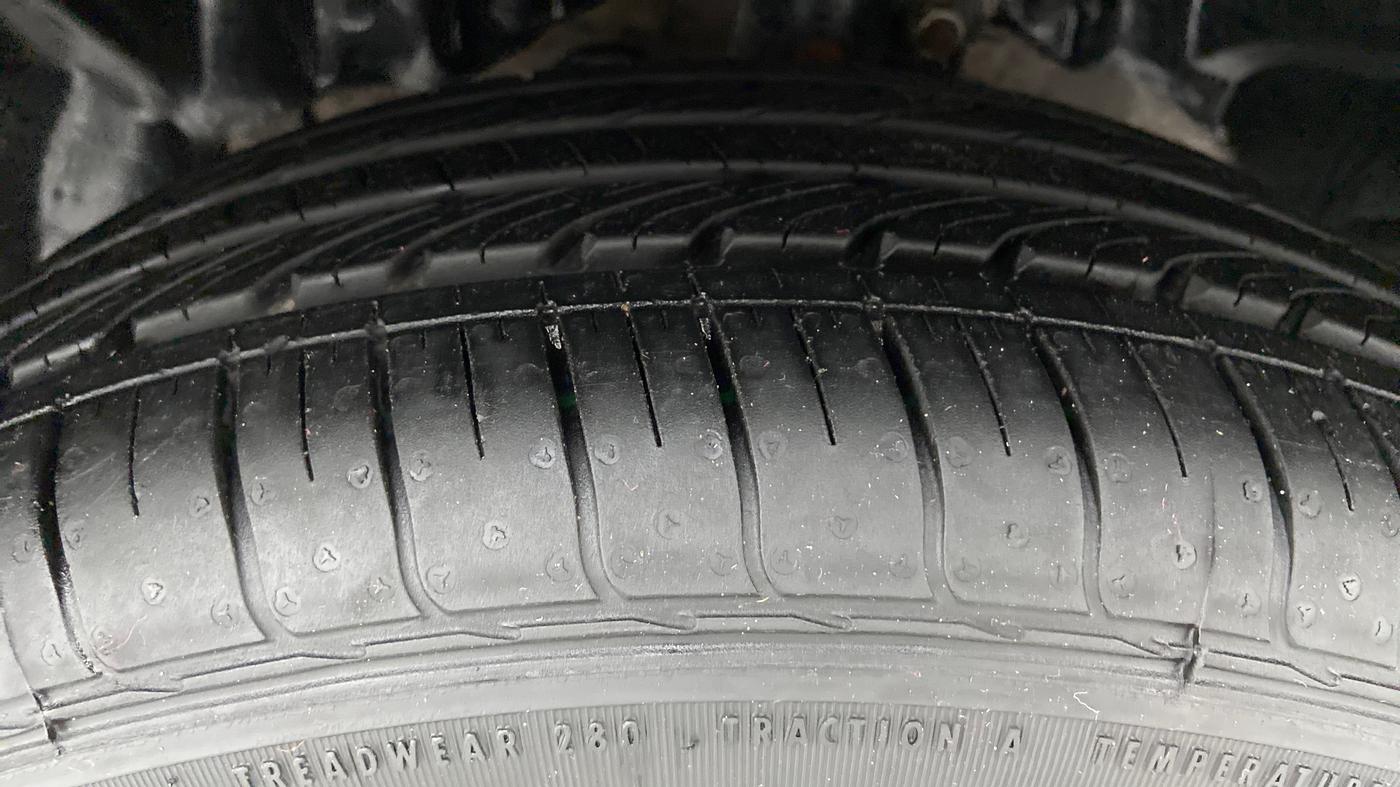 2017 Ford Ecosport 1.5 AMBIENTE TDCI, Diesel, Manual, 1,07,662 km, Left Front Tyre Tread