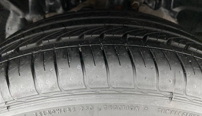 2017 Ford Ecosport 1.5 AMBIENTE TDCI, Diesel, Manual, 1,07,662 km, Left Front Tyre Tread