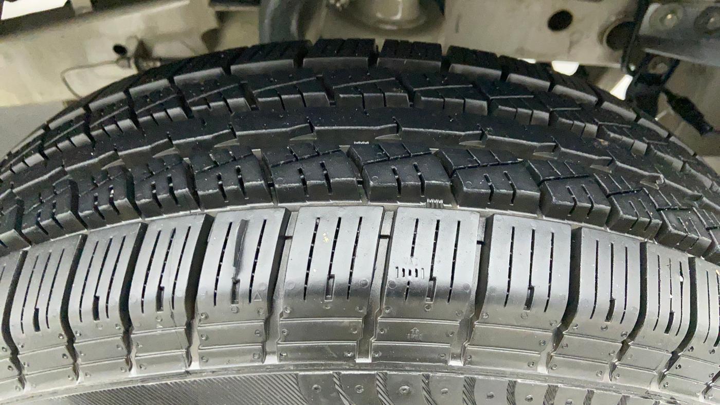 2017 Mahindra Bolero Power+ ZLX Micro Hybrid, Diesel, Manual, 95,145 km, Right Front Tyre Tread