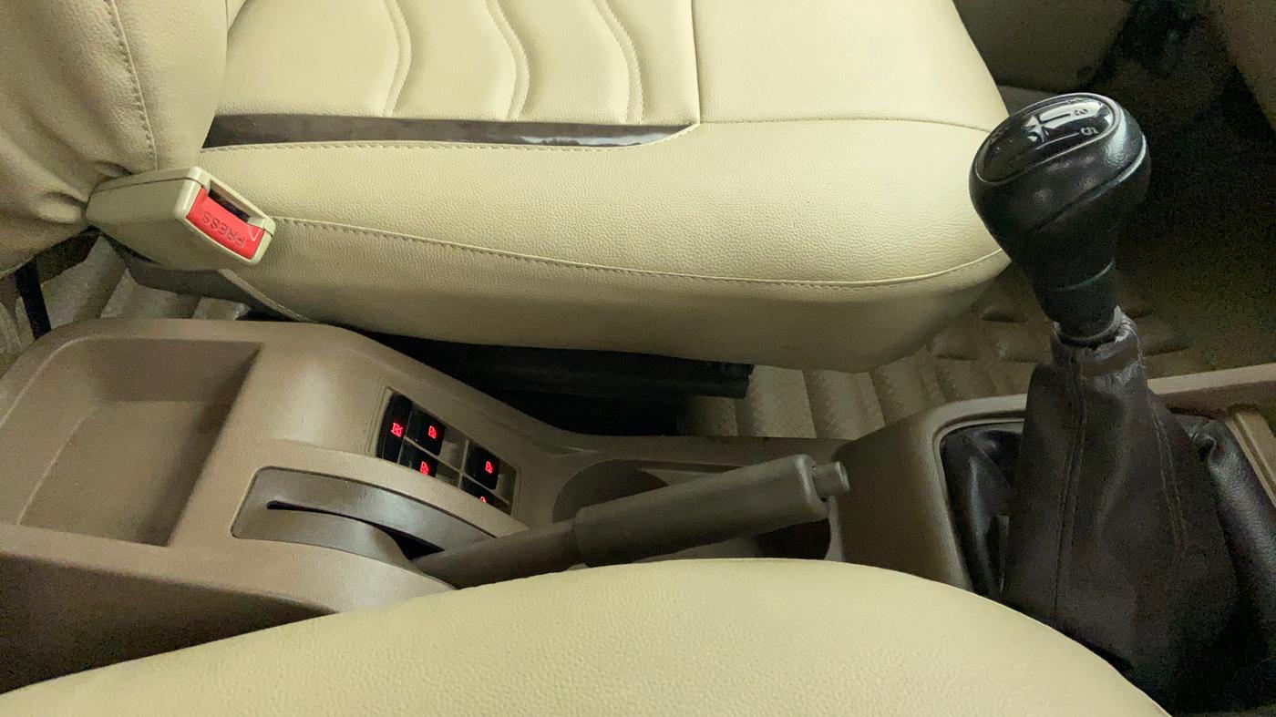 2017 Mahindra Bolero Power+ ZLX Micro Hybrid, Diesel, Manual, 95,145 km, Gear Lever