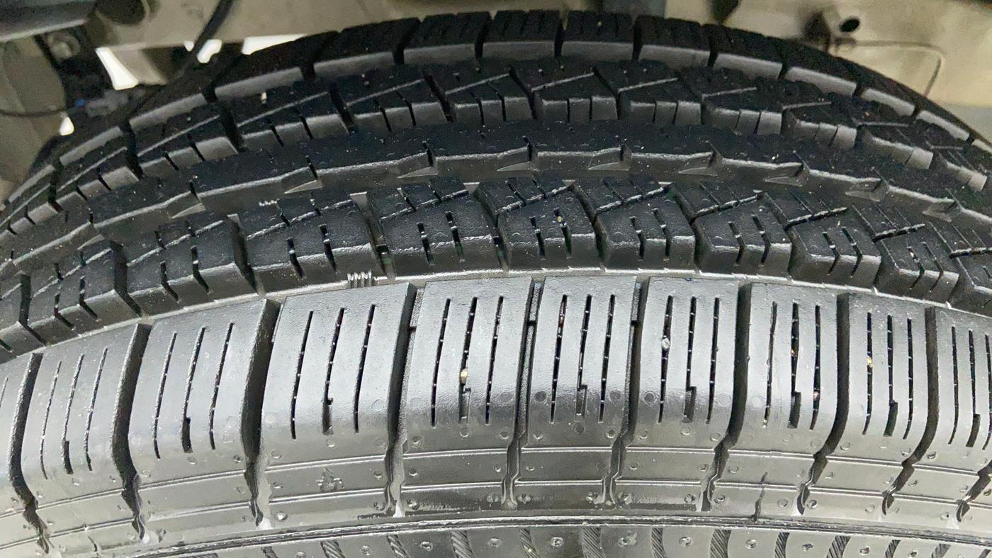 2017 Mahindra Bolero Power+ ZLX Micro Hybrid, Diesel, Manual, 95,145 km, Left Front Tyre Tread