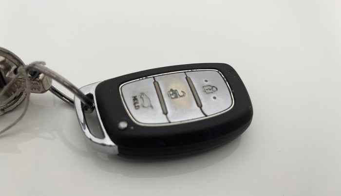 2016 Hyundai Elite i20 ASTA 1.2 (O), Petrol, Manual, 37,549 km, Key Close Up