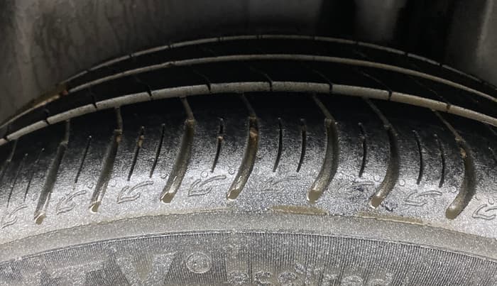 2015 Maruti Ciaz ZXI, Petrol, Manual, 1,05,449 km, Left Rear Tyre Tread