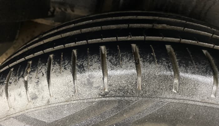 2015 Maruti Ciaz ZXI, Petrol, Manual, 1,05,449 km, Right Rear Tyre Tread