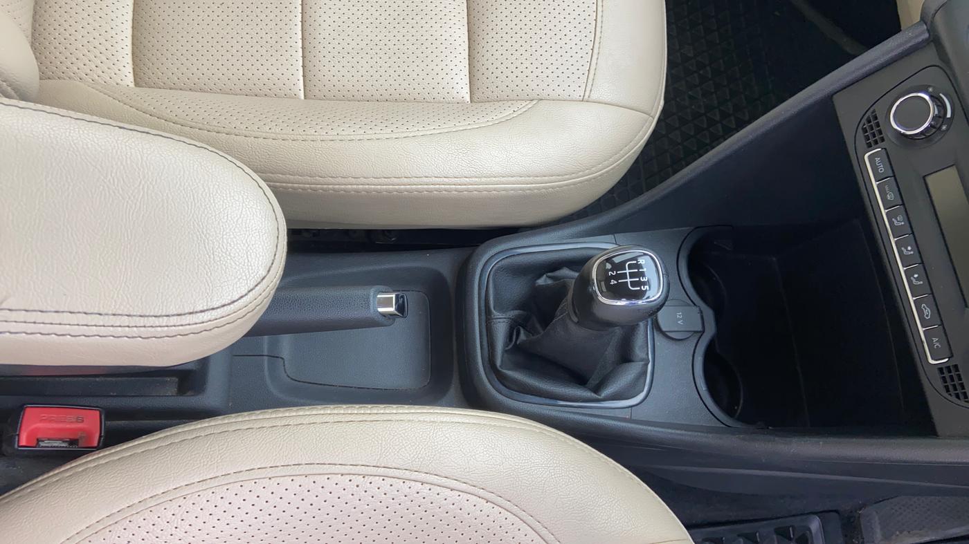 2019 Skoda Rapid AMBITION 1.5 TDI, Diesel, Manual, 97,460 km, Gear Lever