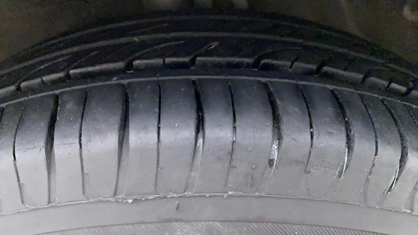 2016 Maruti Celerio VXI CNG D, CNG, Manual, 75,190 km, Right Front Tyre Tread