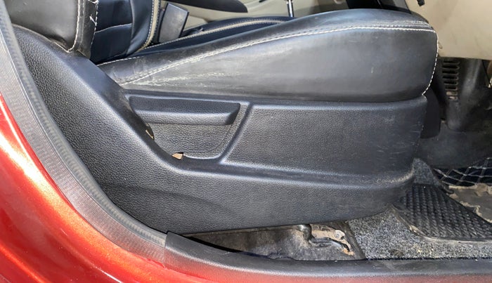 2013 Hyundai Eon MAGNA +, Petrol, Manual, 90,179 km, Driver Side Adjustment Panel