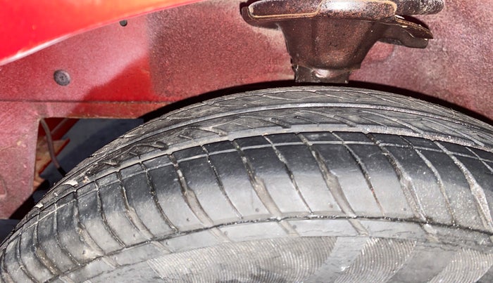 2013 Hyundai Eon MAGNA +, Petrol, Manual, 90,179 km, Left Front Tyre Tread