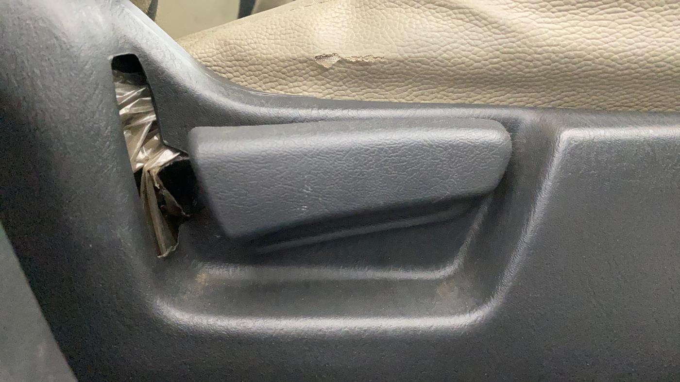 2015 Maruti Alto K10 VXI, Petrol, Manual, 59,135 km, Driver Side Adjustment Panel