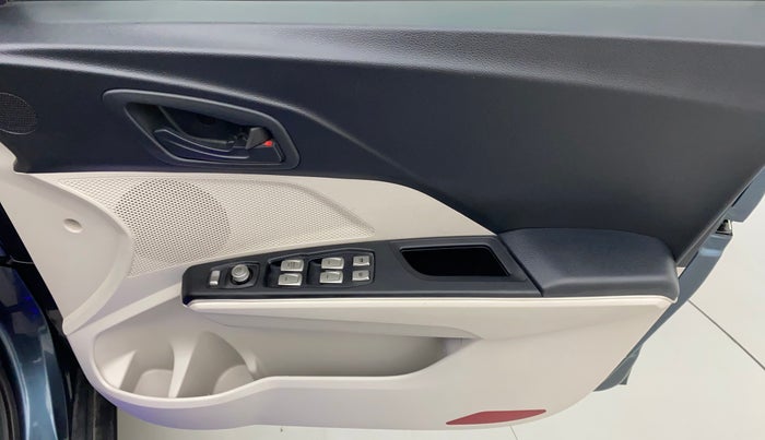 2021 Mahindra XUV300 W6 1.2 PETROL AMT, Petrol, Automatic, 27,484 km, Driver Side Door Panels Control