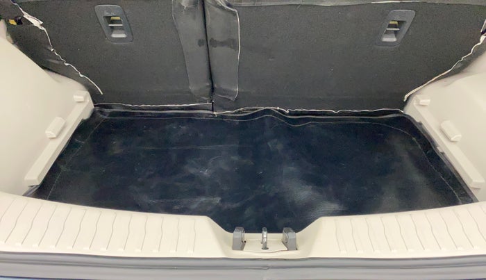 2021 Mahindra XUV300 W6 1.2 PETROL AMT, Petrol, Automatic, 27,484 km, Boot Inside