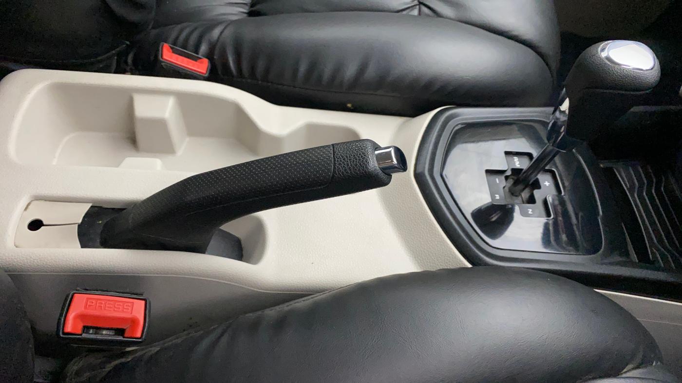 2021 Mahindra XUV300 W6 1.2 PETROL AMT, Petrol, Automatic, 27,484 km, Gear Lever