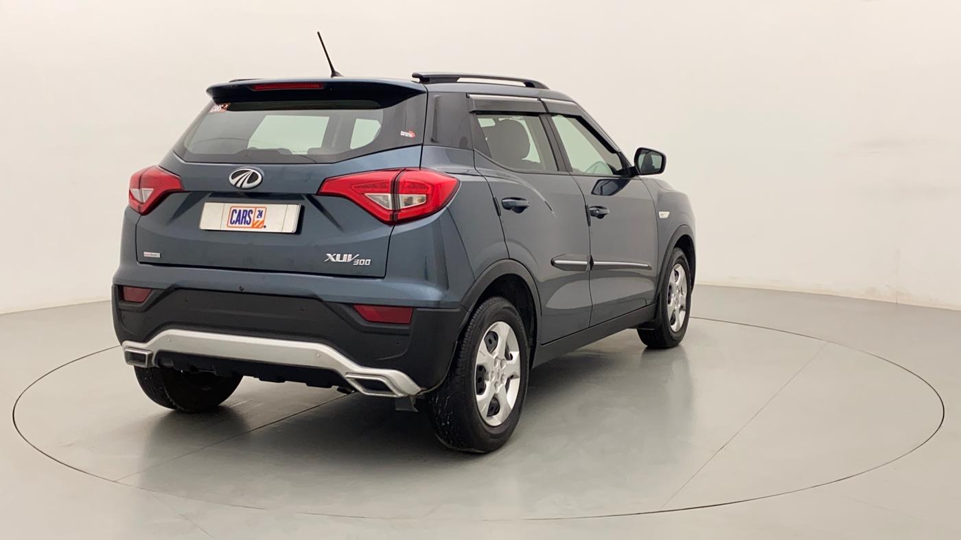 2021 Mahindra XUV300 W6 1.2 PETROL AMT, Petrol, Automatic, 27,484 km, Right Back Diagonal